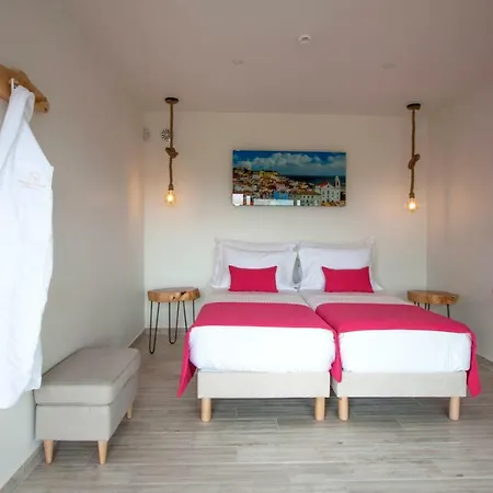 Летний дом Hillside House &