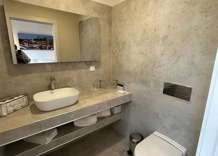 Hillside House & Country house