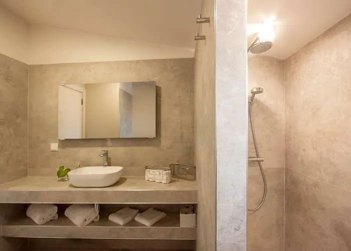 Country house Hillside House & *